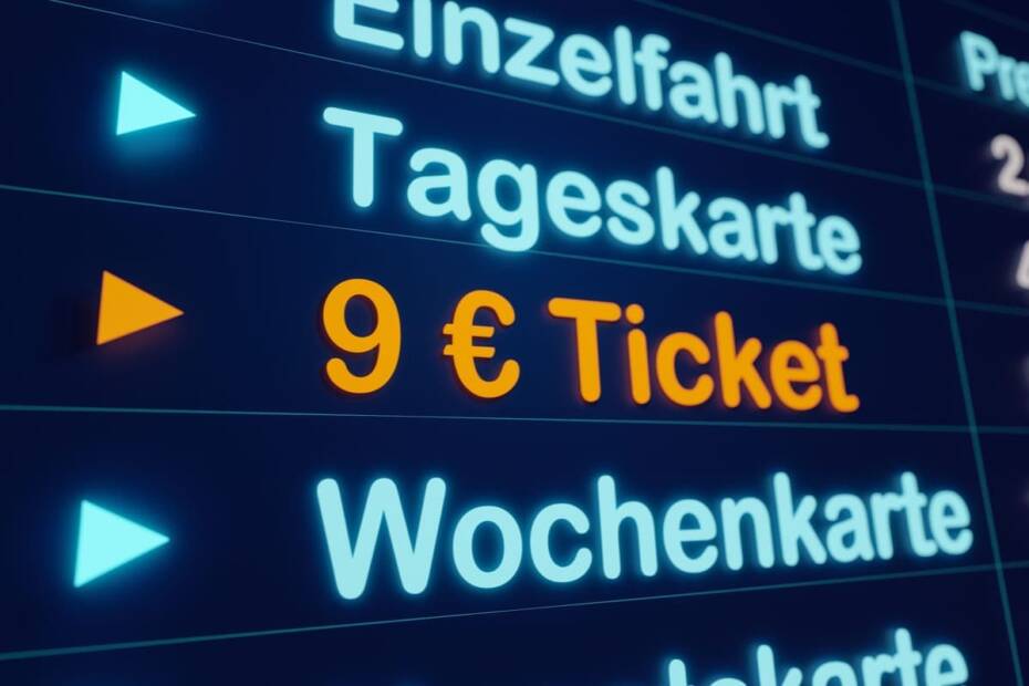 9 Euro Ticket auf einem Preisschild
