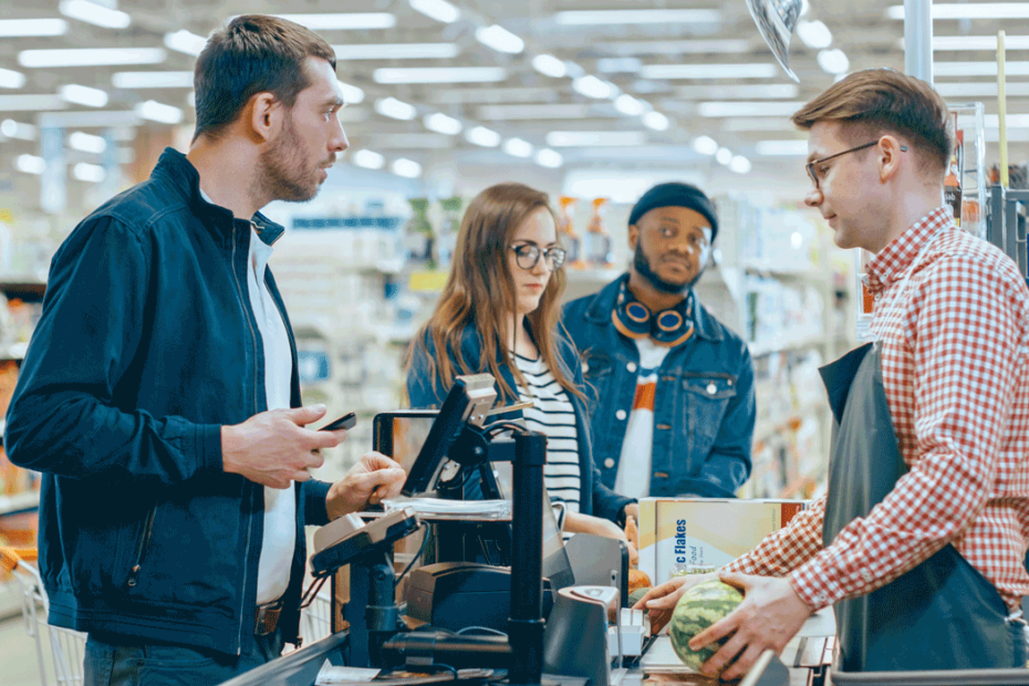 Menschen an Supermarktkasse