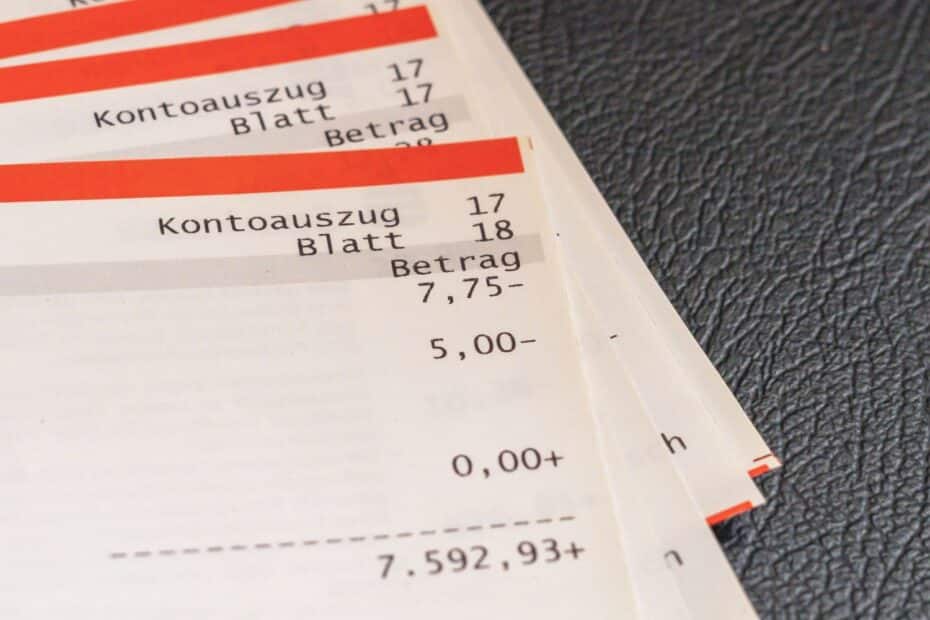 Blätter eines Kontoauszugs