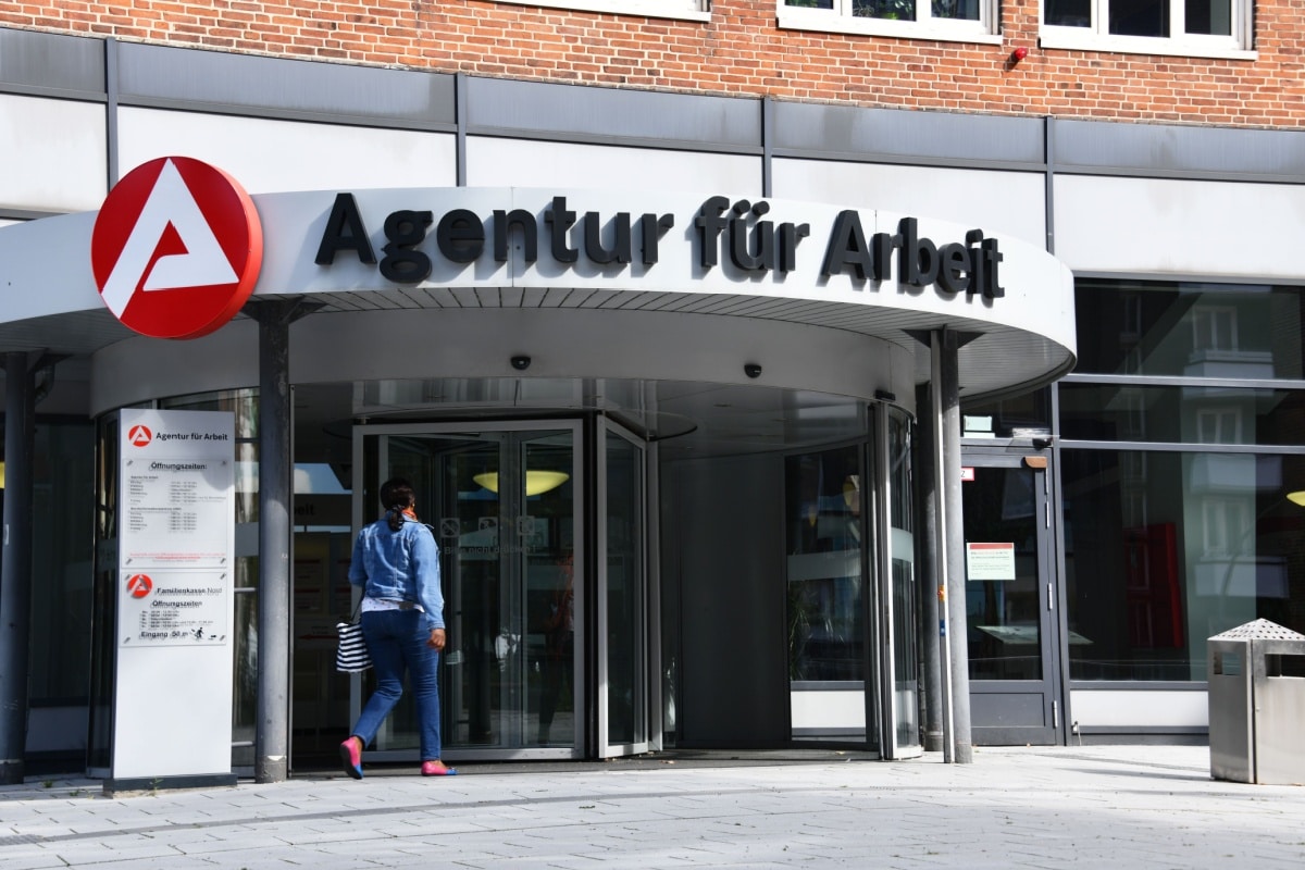 Eingang der Agentur für Arbeit, zuständig für das Arbeitslosengeld