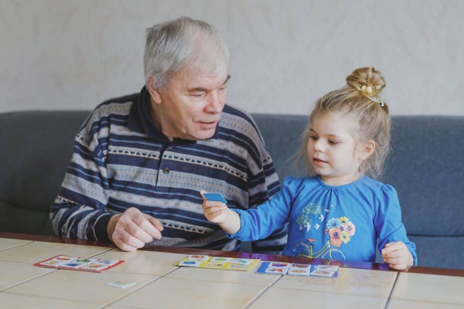 Großvater mit Enkeltochter