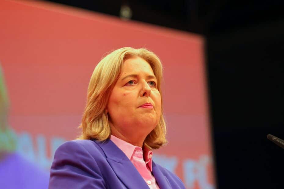 Bundesarbeitsministerin Bärbel Bas (SPD) beim Bundesparteitag der SPD