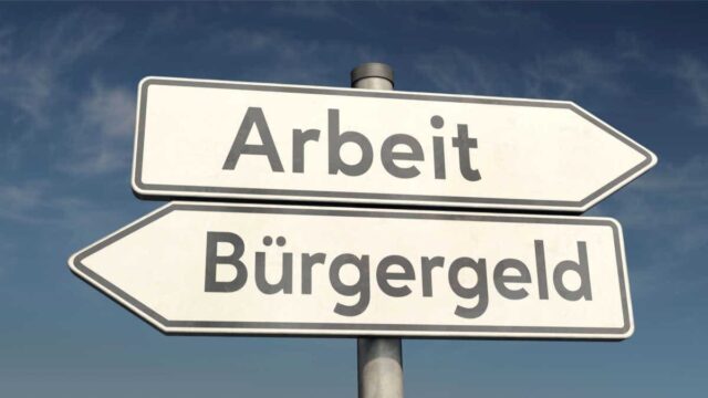 Schilder mit Aufschrift Bürgergeld und Arbeit