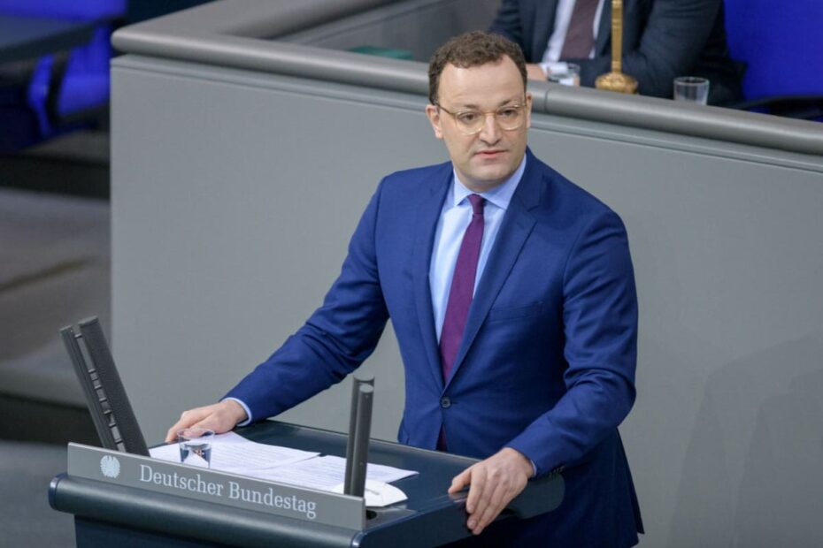 Jens Spahn am Rednerpult im Deutschen Bundestag