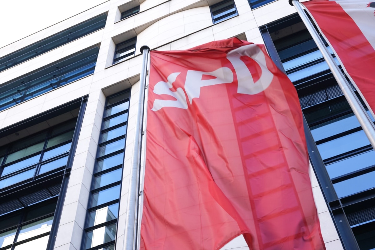 Wehende SPD-Flagge