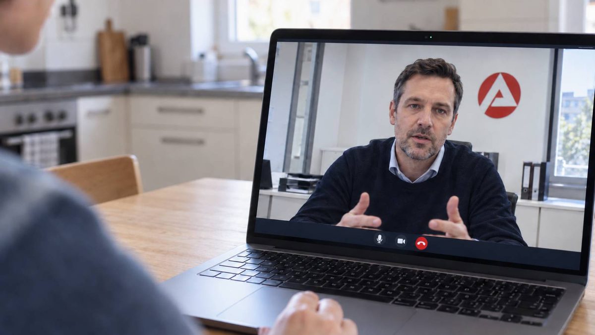 Video-Telefonat mit einem Jobcenter-Mitarbeiter