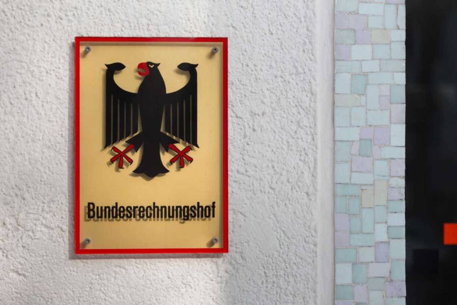 Bundesrechnungshof Eingang Schild mit Bundesadler