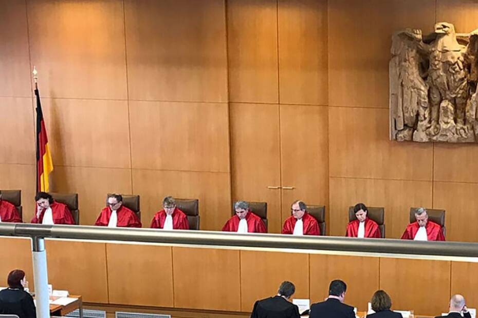 Richter im Gerichtssaal des Bundesverfassungsgerichts