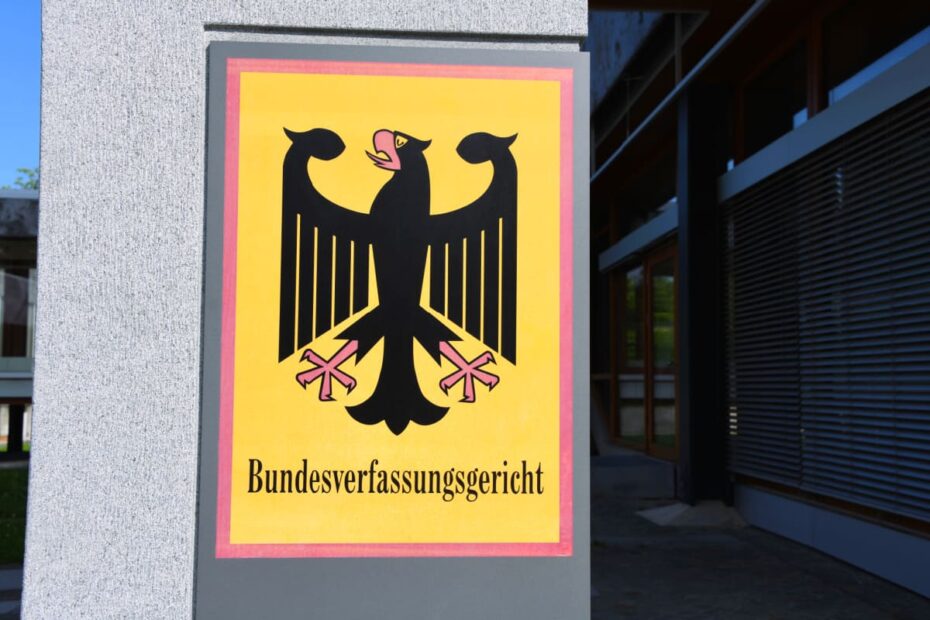 Schild am Eingang des Bundesverfassungsgerichts