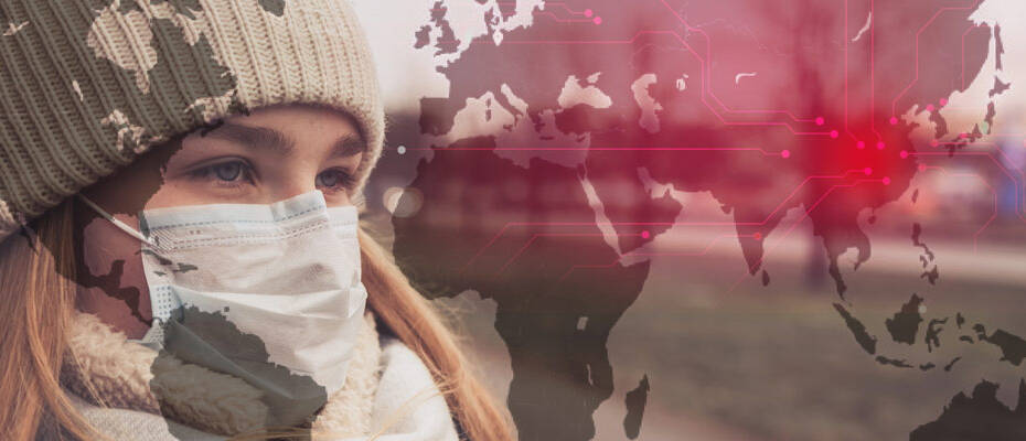 junge Frau mit Mundschutz mit Weltkarte im Hintergrund