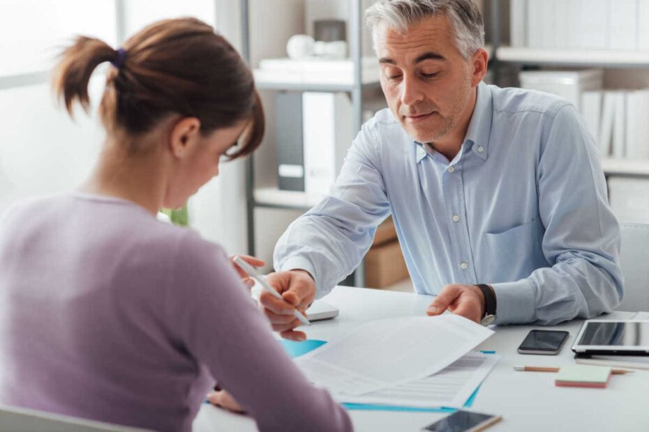 Unterschreiben der Eingliederungsvereinbarung beim Jobcenter