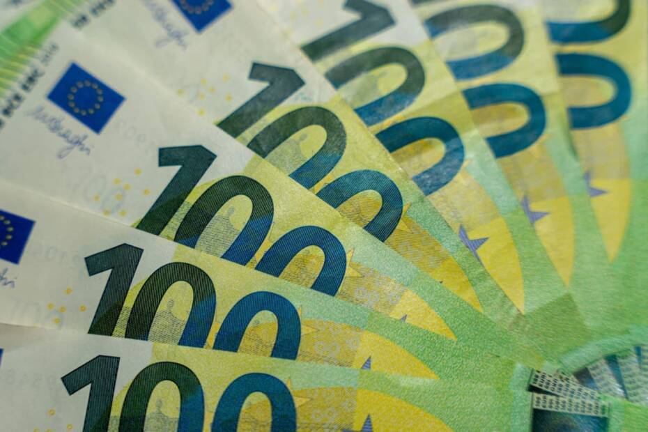 7 Einhundert-Euro-Scheine