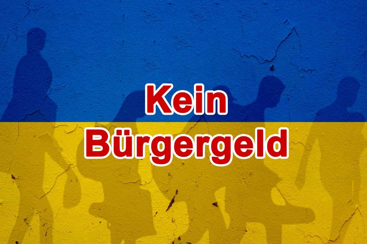 Ukrainische Flagge mit angedeuteten Flüchtlingen