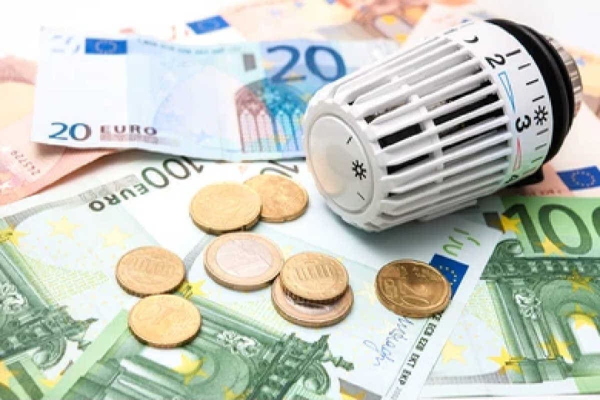 Heizkörper Thermostat Geld Scheine Euro und Münzen