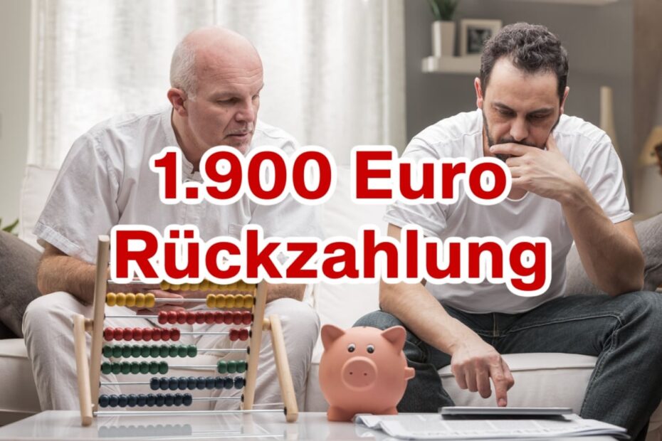 Vater und Sohn machen Abrechnung am Tisch