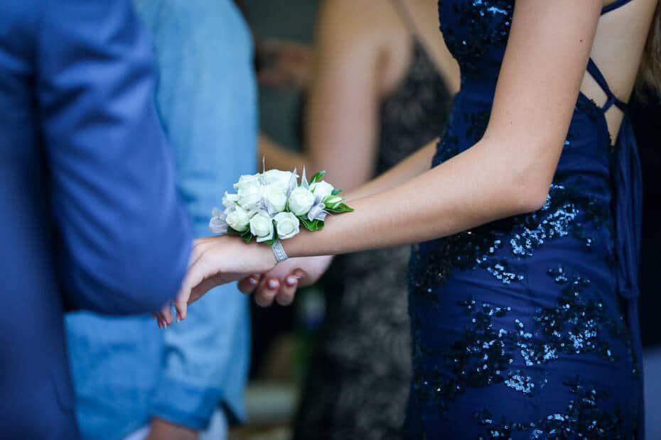 Abschlzssball Mädchen Abi-Ball Abitur Hartz 4