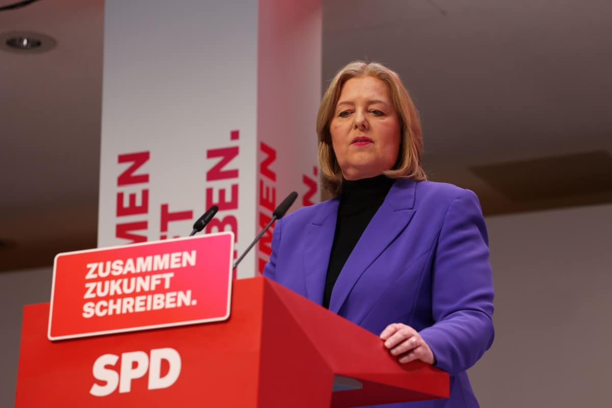 Arbeitsministerin Bärbel Bas (SPD) am Rednerpult