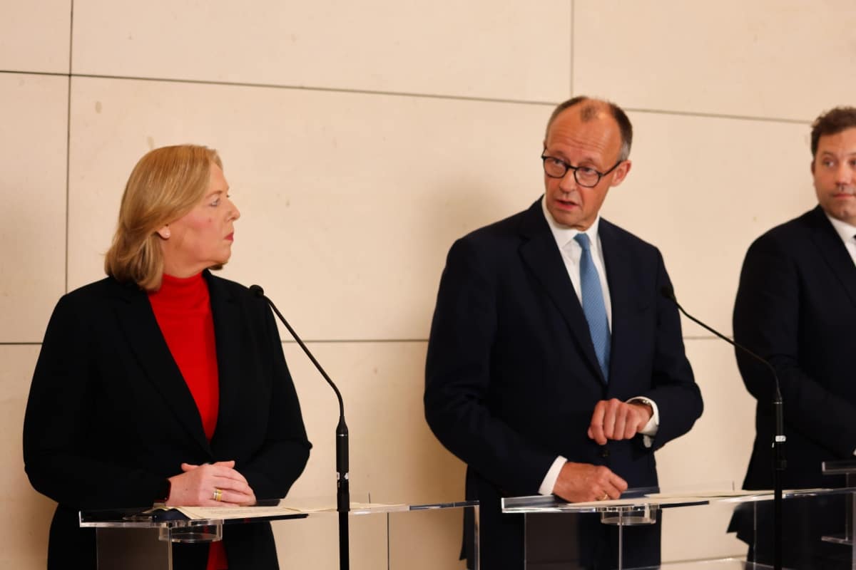 Bundeskanzler Friedrich Merz (CDU) und Bundesarbeitsministerin Bärbel Bas (SPD) geben Statement zur Bürgergeld-Reform ab