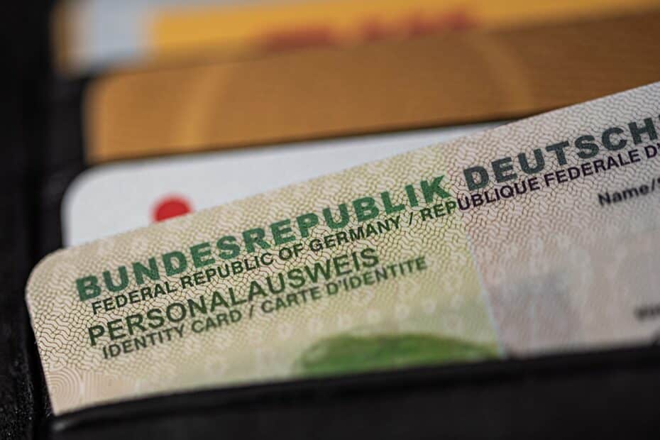 Nahaufnahme des Personalausweises, Symbolisch für Gebühren der Ausstellung