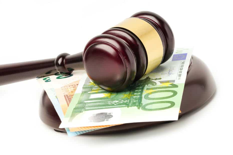 Richterhammer Geld Schadenersatz