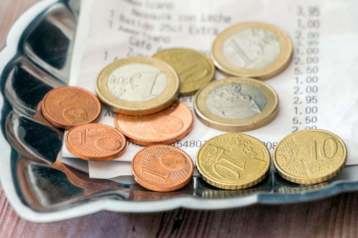 Trinkgeld Tip Euro in Schale