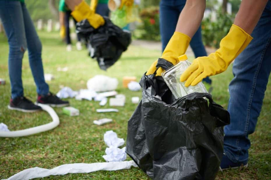 Müll sammeln gemeinnützig im Park